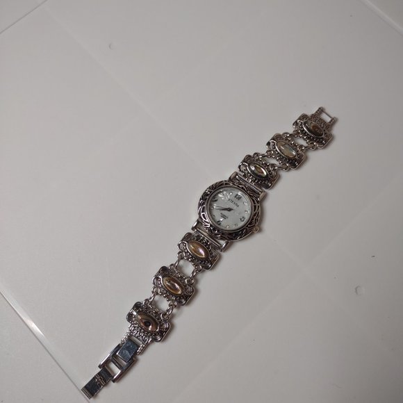 Very Awesome Silver Tone Metal Analog Strada Watch - Picture 2 of 13